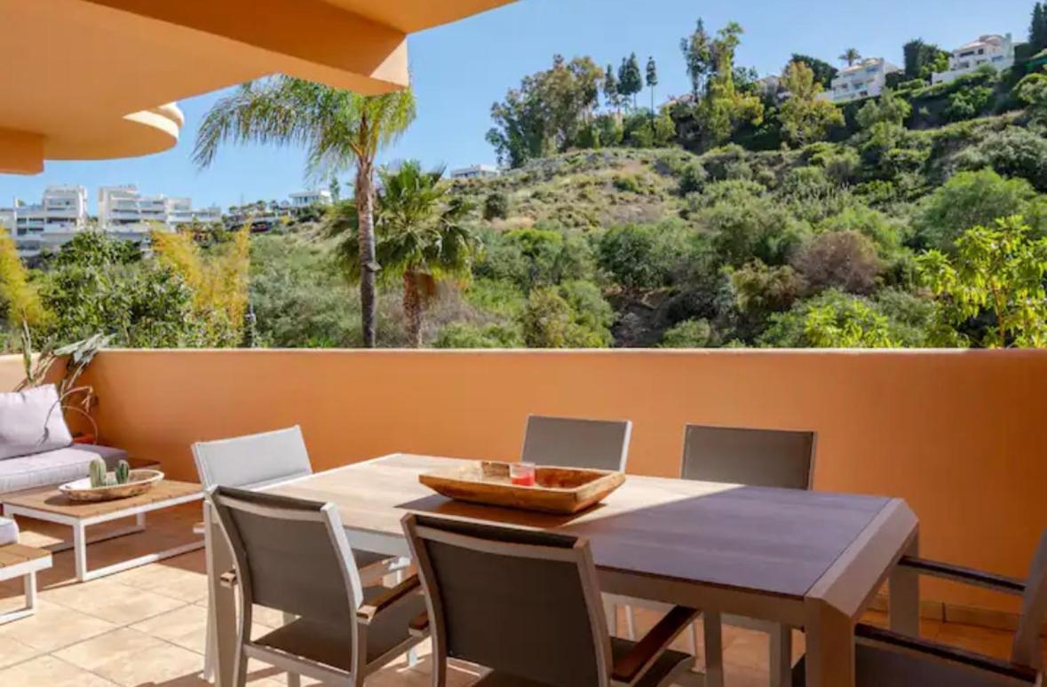 Luxury 2 Bedroom Apartment, Close To The Sea And The Golf Course, Aloha Hills Club Apartemen