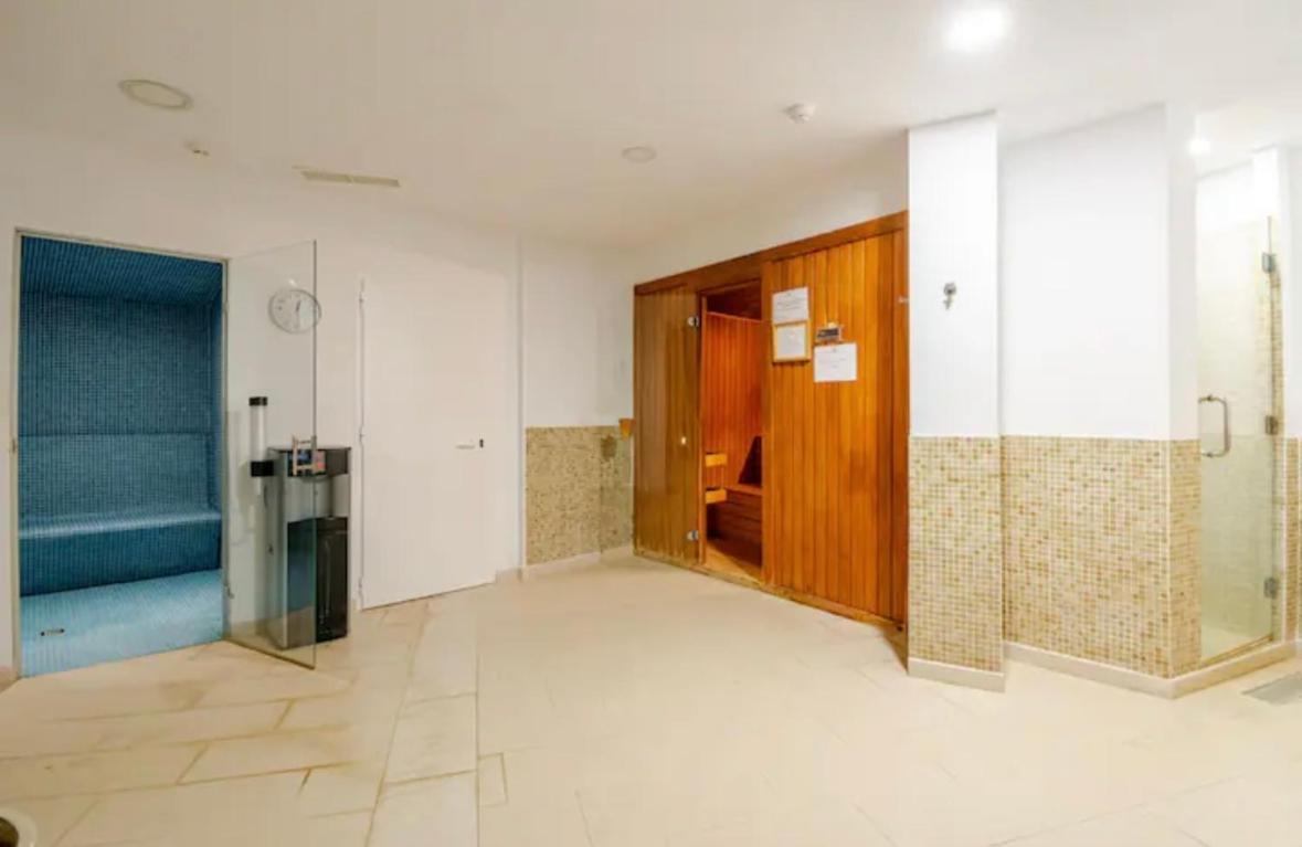 Luxury 2 Bedroom Apartment, Close To The Sea And The Golf Course, Aloha Hills Club Apartament Marbella