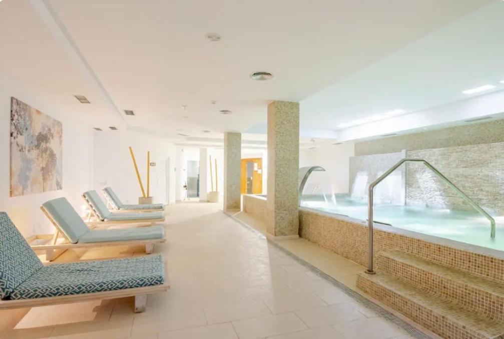 Luxury 2 Bedroom Apartment, Close To The Sea And The Golf Course, Aloha Hills Club Apartament *